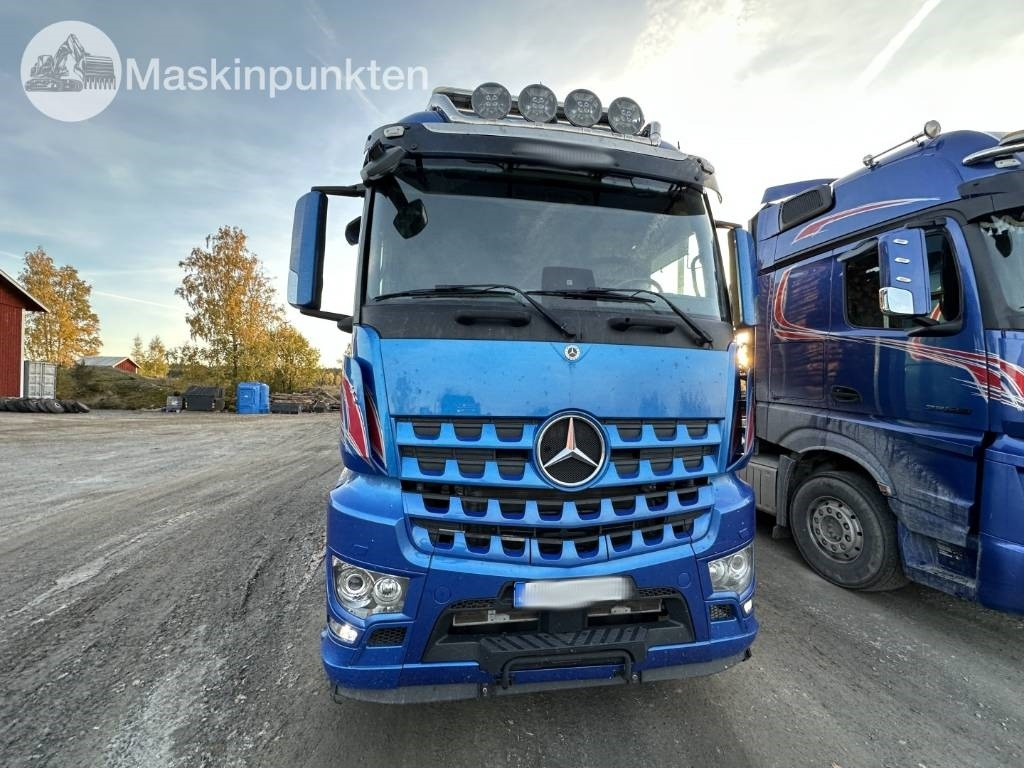 Mercedes-Benz Arocs 2858 timmerbil med kran - Camion grumier: photos 2 Mercedes-Benz Arocs 2858 timmerbil med kran - Camion grumier: photos 2