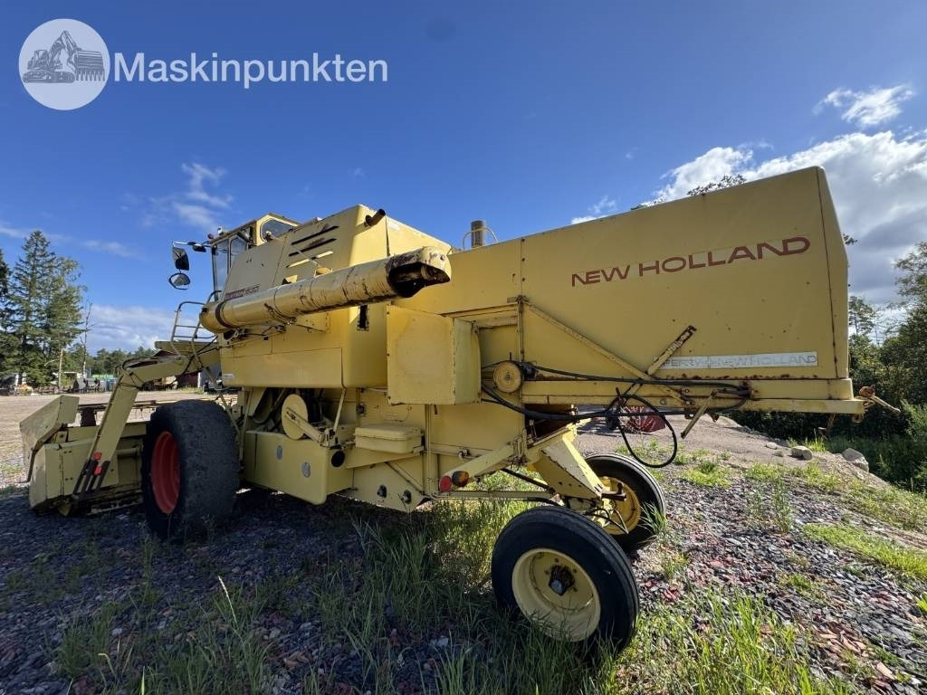 New Holland 1530 - Moissonneuse-batteuse: photos 2 New Holland 1530 - Moissonneuse-batteuse: photos 2