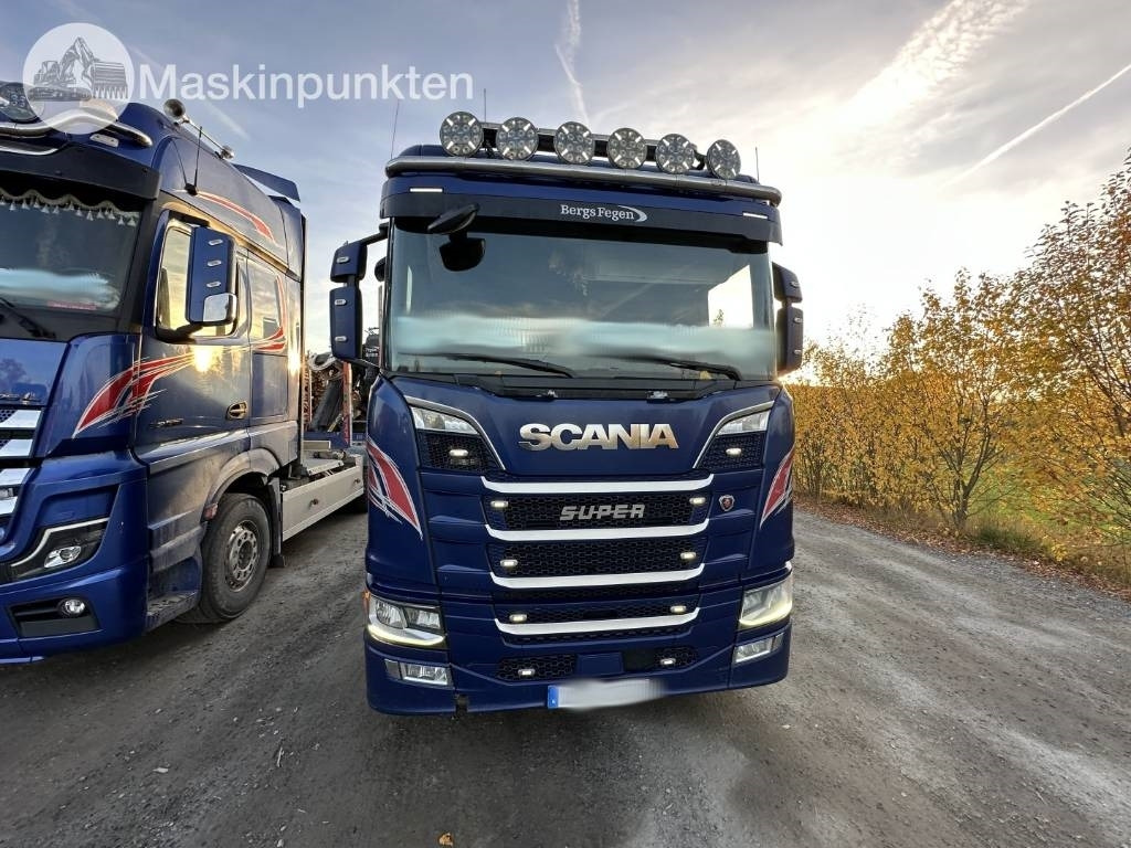 Scania R 580 timmerbil med kran - Camion grumier: photos 2 Scania R 580 timmerbil med kran - Camion grumier: photos 2