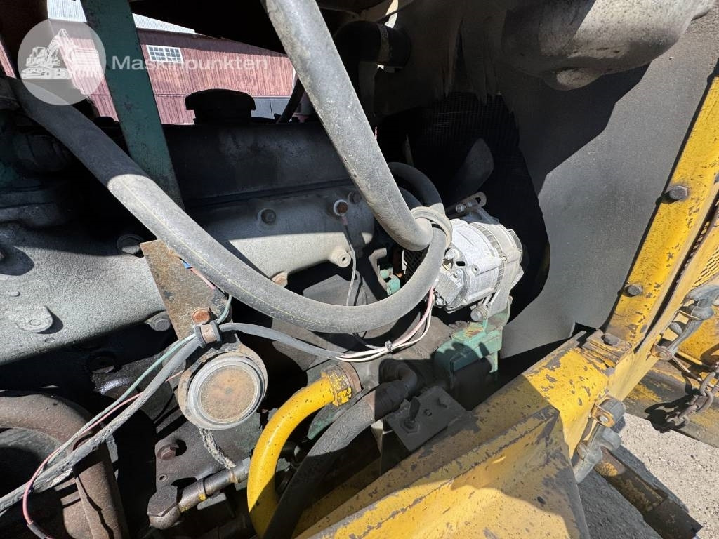 Chargeuse sur pneus Volvo BM 840: photos 39