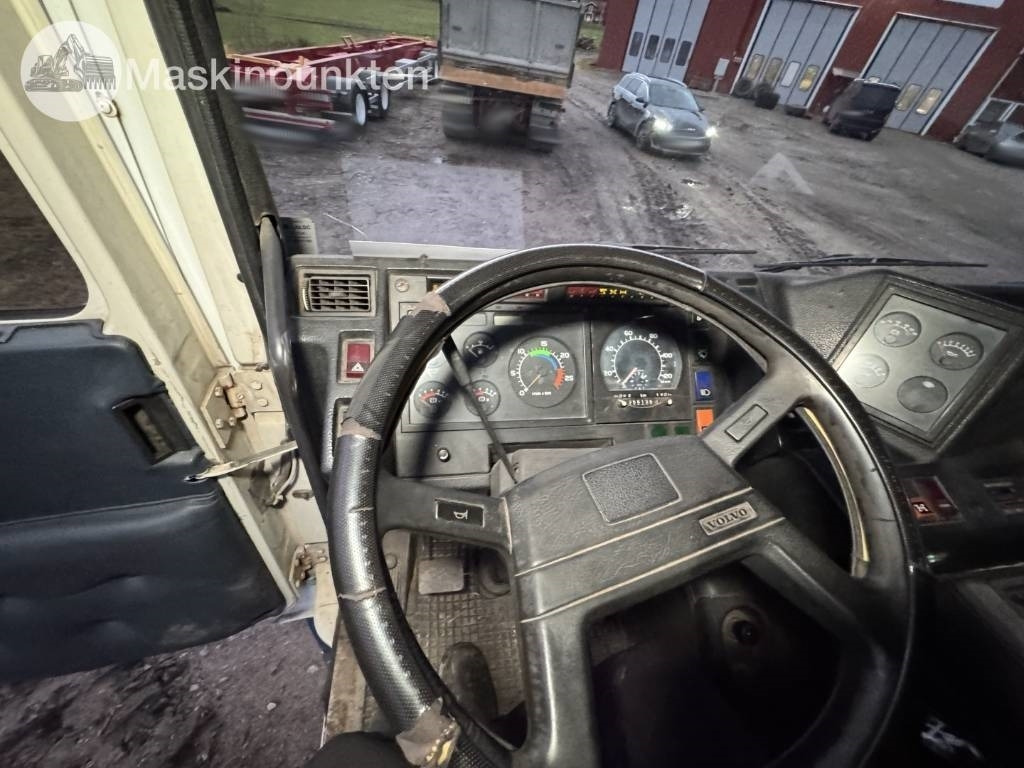 Camion grumier Volvo F 16: photos 43 Camion grumier Volvo F 16: photos 43