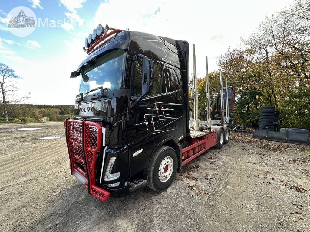 Volvo FH 64 R Timmerbil med kran  - Camion grumier: photos 1 Volvo FH 64 R Timmerbil med kran  - Camion grumier: photos 1