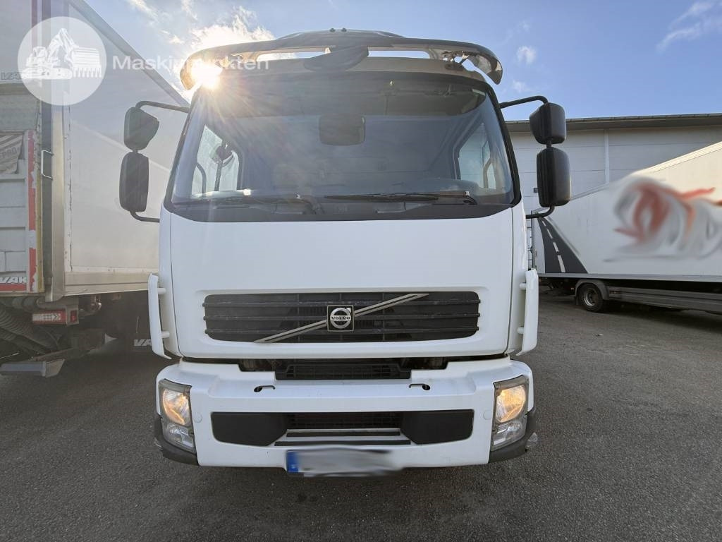 Volvo FL 240 - Camion fourgon: photos 2 Volvo FL 240 - Camion fourgon: photos 2