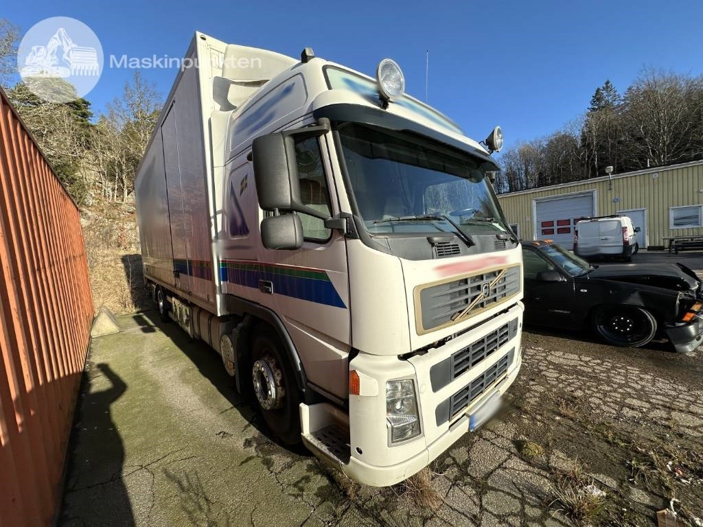 Volvo FM 300 - Camion fourgon: photos 3 Volvo FM 300 - Camion fourgon: photos 3