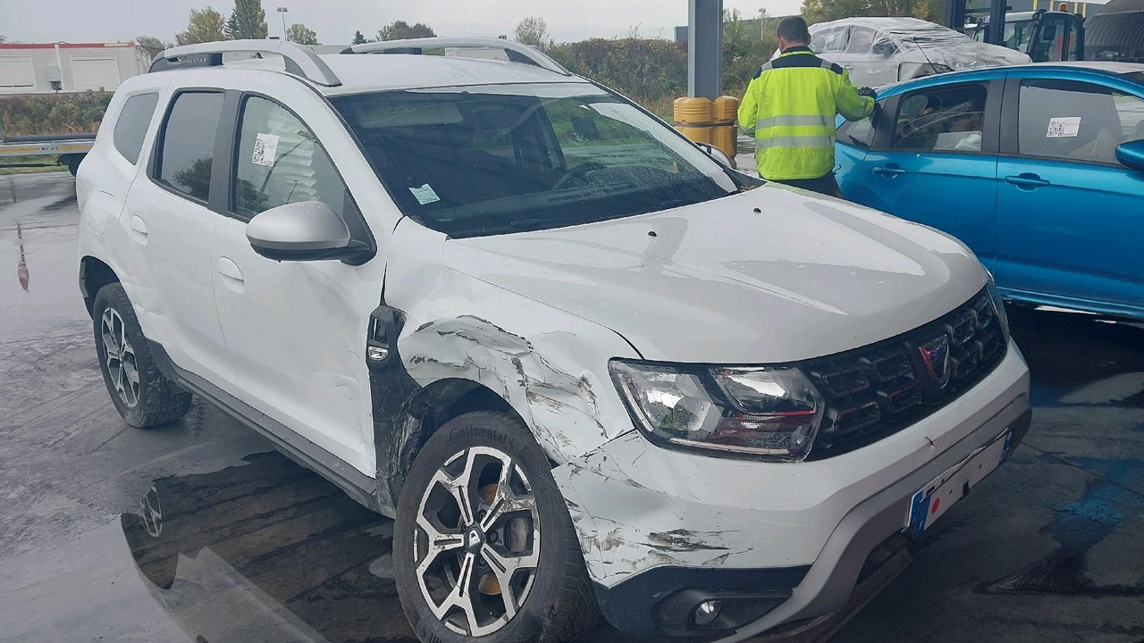 DACIA DUSTER II 1.5 BLUEDCI 115 - Voiture: photos 2 DACIA DUSTER II 1.5 BLUEDCI 115 - Voiture: photos 2