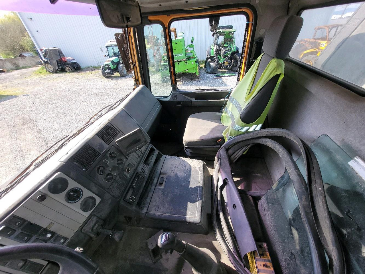 Camion porte-conteneur/ Caisse mobile MN FE360A POLYBENNE 8X4: photos 11