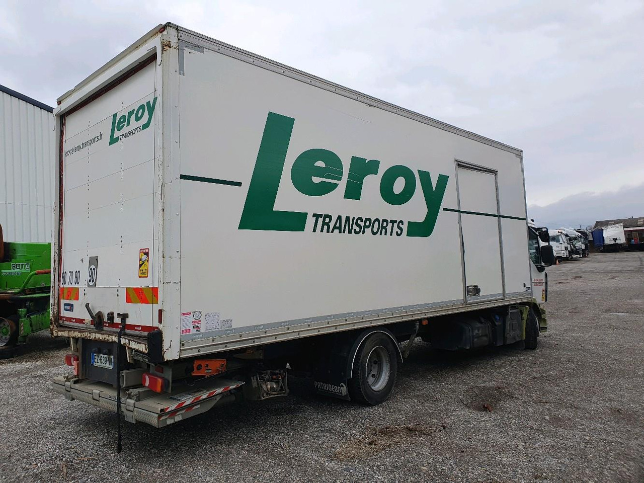 RENAULT D 12 DTI 215 - Camion fourgon: photos 4 RENAULT D 12 DTI 215 - Camion fourgon: photos 4