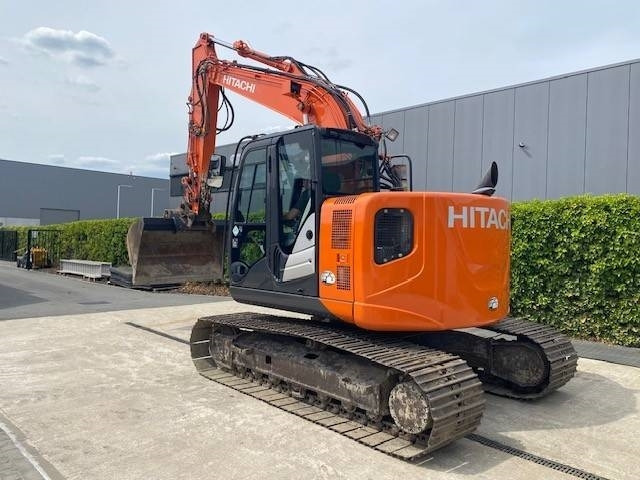 Pelle sur chenille Hitachi ZX 135 US 5-B: photos 20