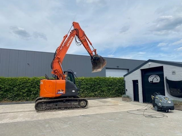 Pelle sur chenille Hitachi ZX 135 US 5-B: photos 6