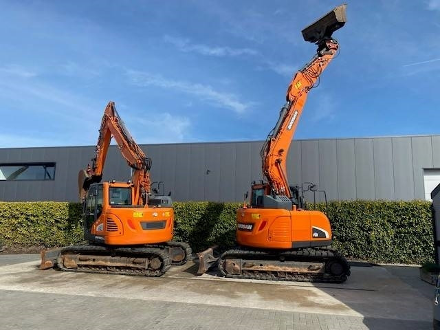 Pelle sur chenille Hitachi ZX 135 US 5-B: photos 24