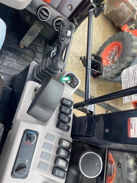 Chargeuse sur pneus Kubota R 065: photos 40