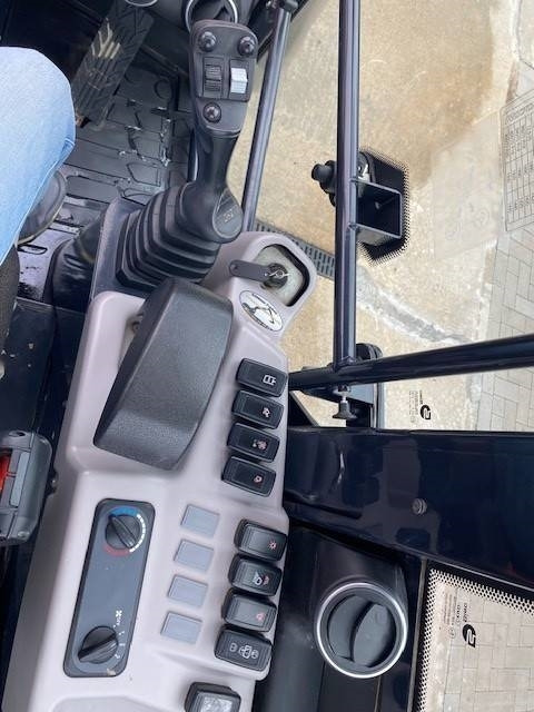 Chargeuse sur pneus Kubota R 065: photos 36