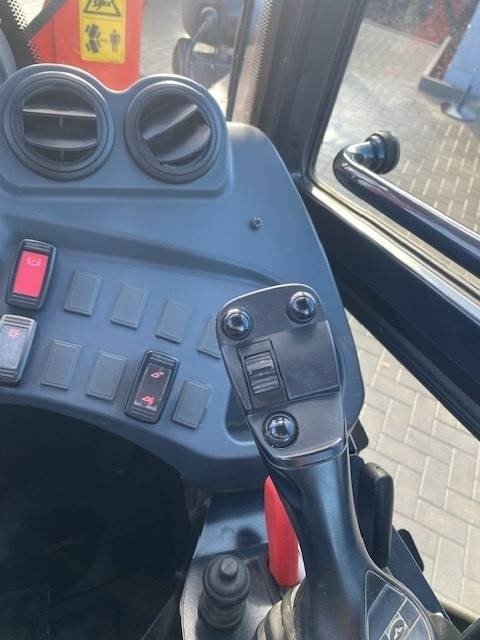 Chargeuse sur pneus Kubota R 065: photos 11
