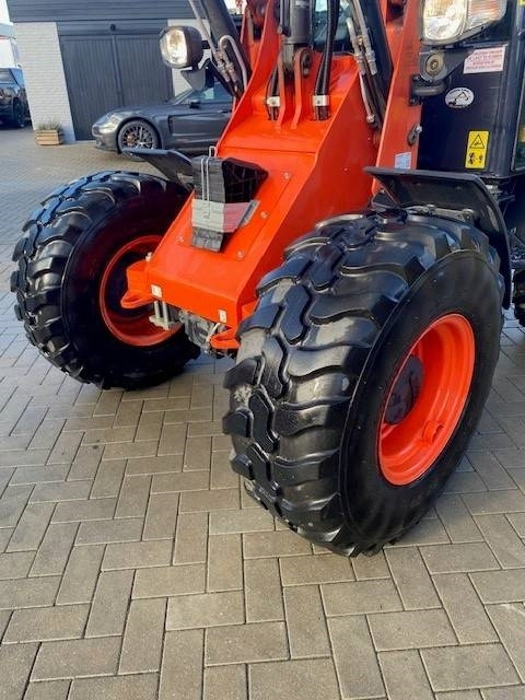 Chargeuse sur pneus Kubota R 065: photos 9