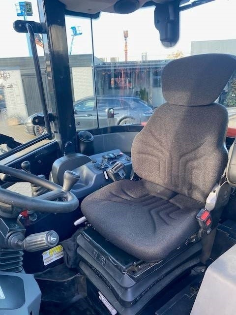 Chargeuse sur pneus Kubota R 065: photos 13