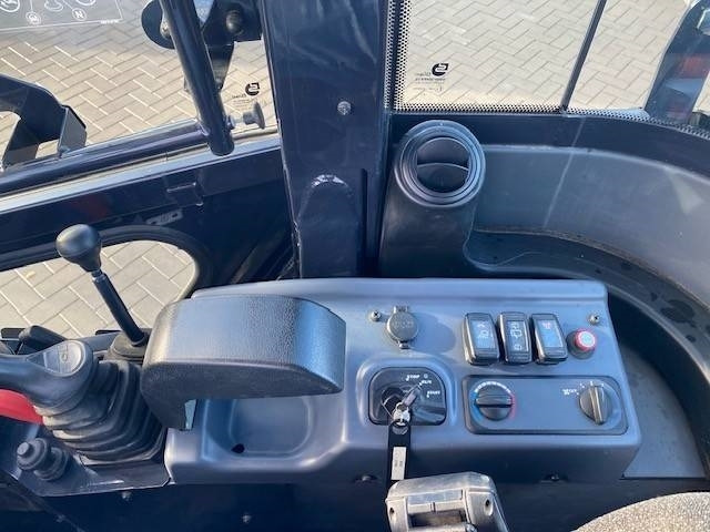 Chargeuse sur pneus Kubota R 065: photos 12