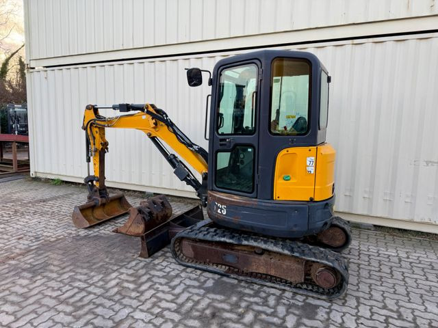 Bobcat E26 / 2016 BJ / 3 x Löffel / 3.905 H - Mini pelle: photos 3 Bobcat E26 / 2016 BJ / 3 x Löffel / 3.905 H - Mini pelle: photos 3