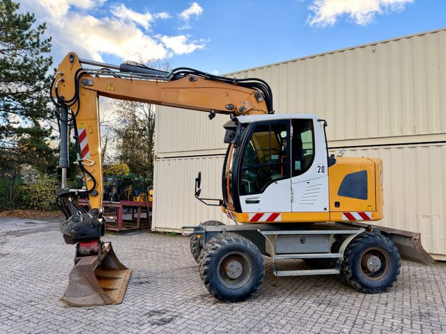 Liebherr A918 Compact / 2014 BJ / Deutsche Maschine - Pelle sur pneus: photos 5 Liebherr A918 Compact / 2014 BJ / Deutsche Maschine - Pelle sur pneus: photos 5