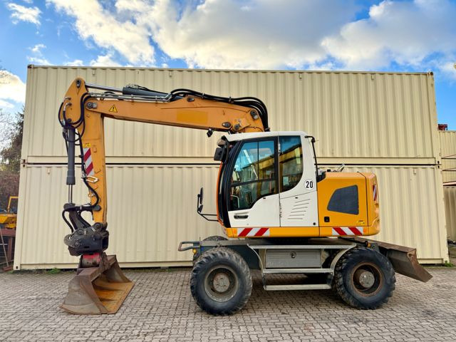 Liebherr A918 Compact / 2014 BJ / Deutsche Maschine - Pelle sur pneus: photos 2 Liebherr A918 Compact / 2014 BJ / Deutsche Maschine - Pelle sur pneus: photos 2