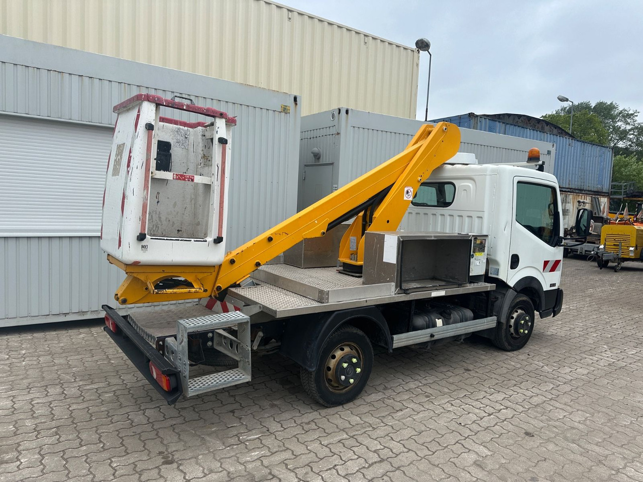 Nissan Cabstar mit Topy11 Arbeitsbühne / 11 Meter - Camion avec nacelle: photos 4 Nissan Cabstar mit Topy11 Arbeitsbühne / 11 Meter - Camion avec nacelle: photos 4
