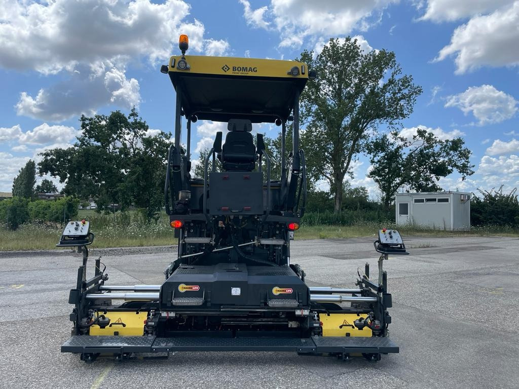 BOMAG IT BF 300 P-2 S340-2 TV Stage IIIb/Tier 4f - Finisseur: photos 5 BOMAG IT BF 300 P-2 S340-2 TV Stage IIIb/Tier 4f - Finisseur: photos 5