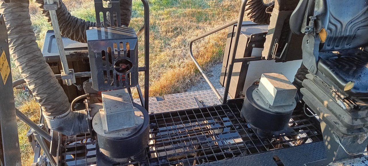 Finisseur BOMAG IT BF 700 C-2 S500  Stage IV/Tier 4f: photos 8