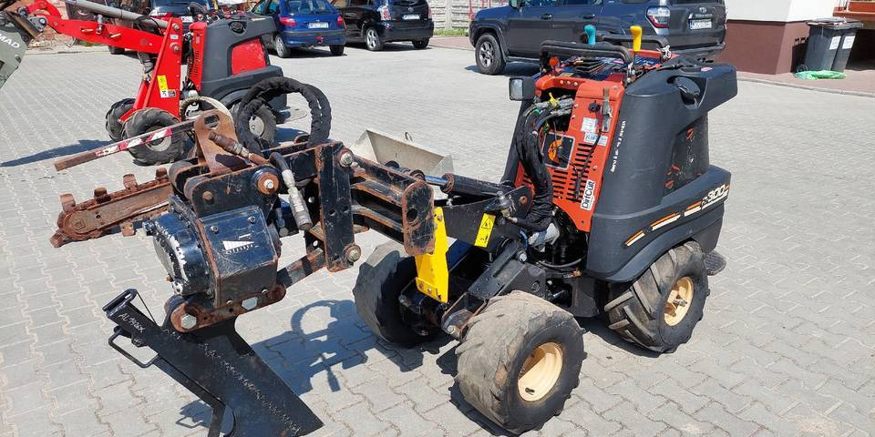 Ditch Witch R300 koparka łańcuchowa pługoukładacz - Trancheuse: photos 1 Ditch Witch R300 koparka łańcuchowa pługoukładacz - Trancheuse: photos 1