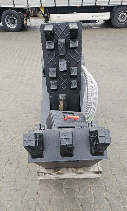 Szczęka krusząca Jisan do koparki 20-25 t JSP220C - Cisaille de démolition pour Engins de chantier: photos 3 Szczęka krusząca Jisan do koparki 20-25 t JSP220C - Cisaille de démolition pour Engins de chantier: photos 3
