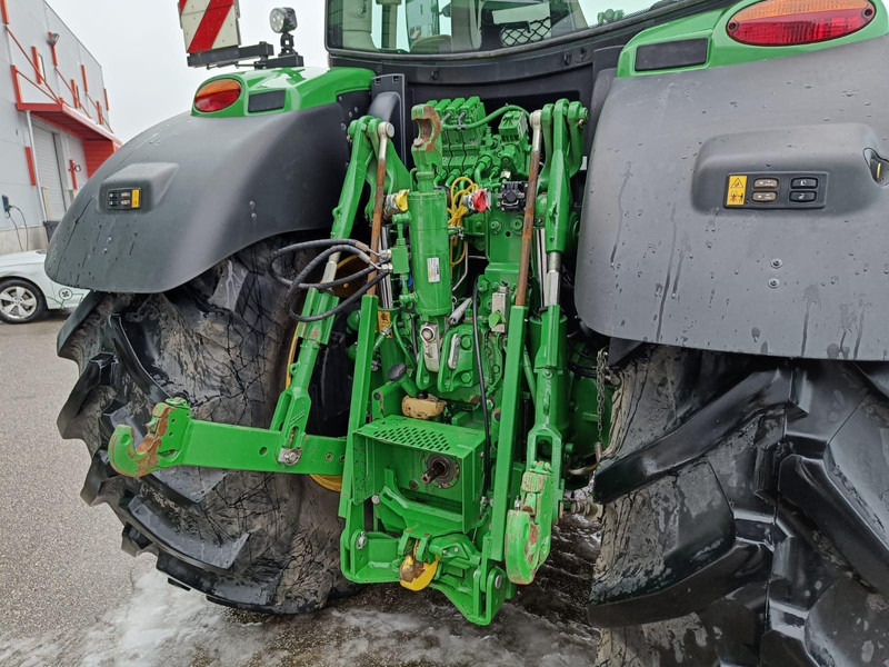 Tracteur agricole John Deere 6215R: photos 9
