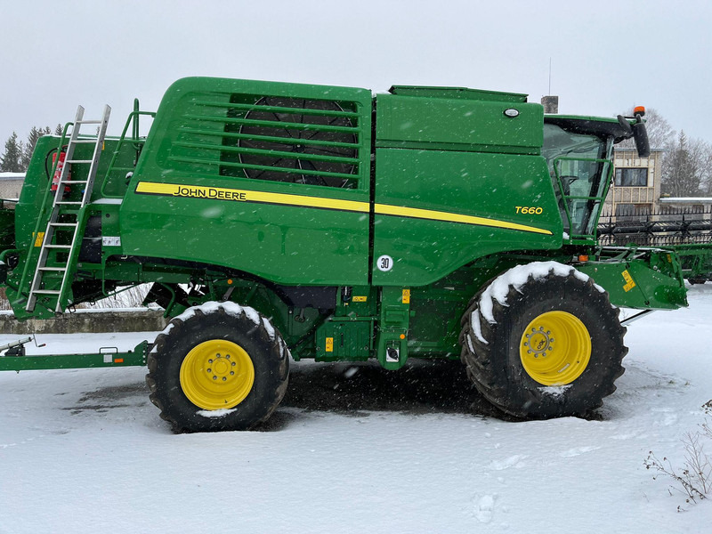 John Deere T660 - Moissonneuse-batteuse: photos 1 John Deere T660 - Moissonneuse-batteuse: photos 1
