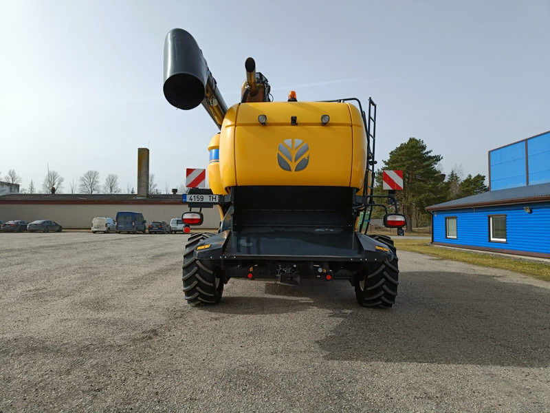 New Holland CX 8.85 - Moissonneuse-batteuse: photos 4 New Holland CX 8.85 - Moissonneuse-batteuse: photos 4
