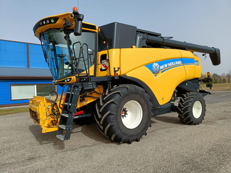 New Holland CX 8.85 - Moissonneuse-batteuse: photos 1 New Holland CX 8.85 - Moissonneuse-batteuse: photos 1