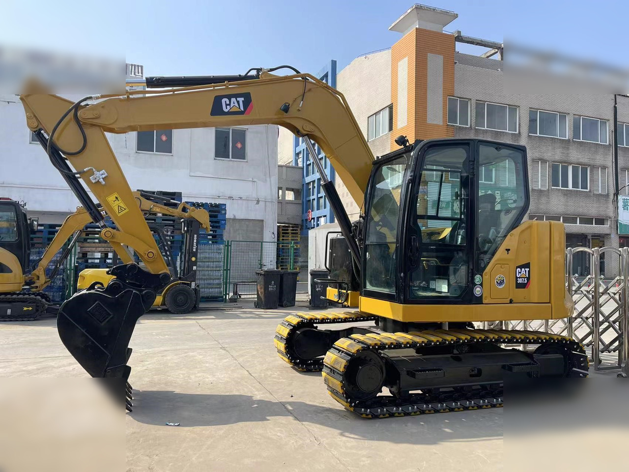 CATERPILLAR 307.5 - Pelle sur chenille: photos 1 CATERPILLAR 307.5 - Pelle sur chenille: photos 1