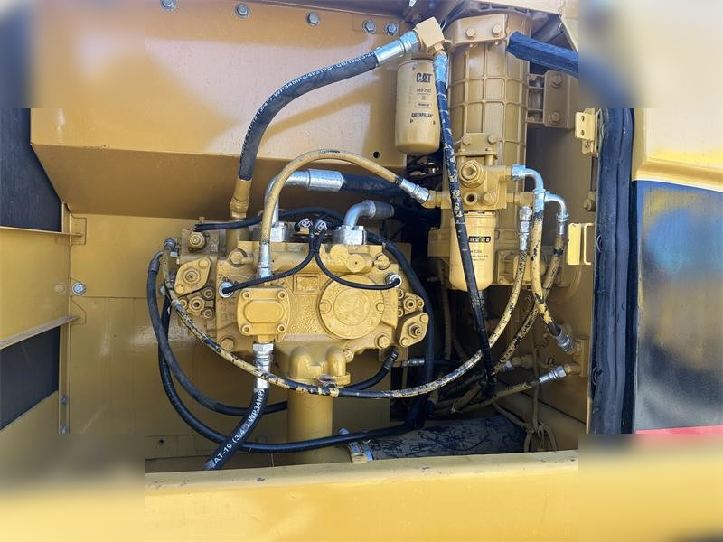 CATERPILLAR 320BL - Pelle sur chenille: photos 5 CATERPILLAR 320BL - Pelle sur chenille: photos 5