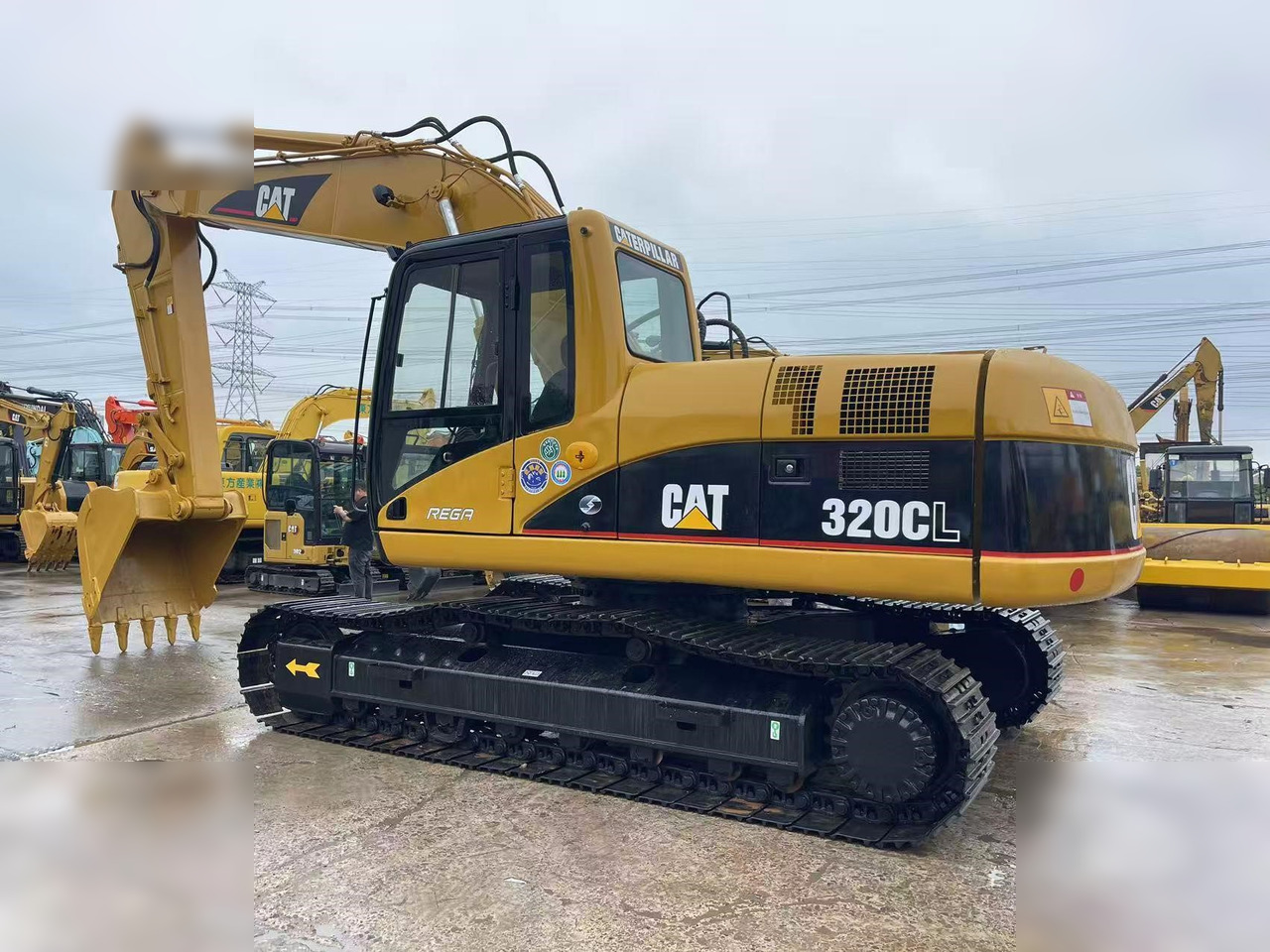 CATERPILLAR 320CL - Pelle sur chenille: photos 2 CATERPILLAR 320CL - Pelle sur chenille: photos 2