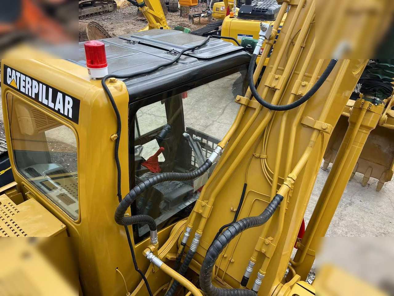 CATERPILLAR 320CL - Pelle sur chenille: photos 5 CATERPILLAR 320CL - Pelle sur chenille: photos 5