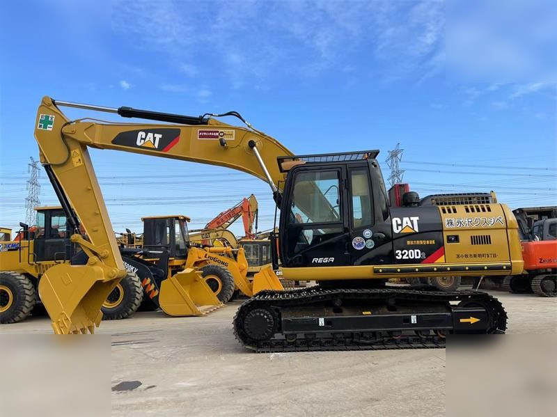 CATERPILLAR 320D2 - Pelle sur chenille: photos 1 CATERPILLAR 320D2 - Pelle sur chenille: photos 1