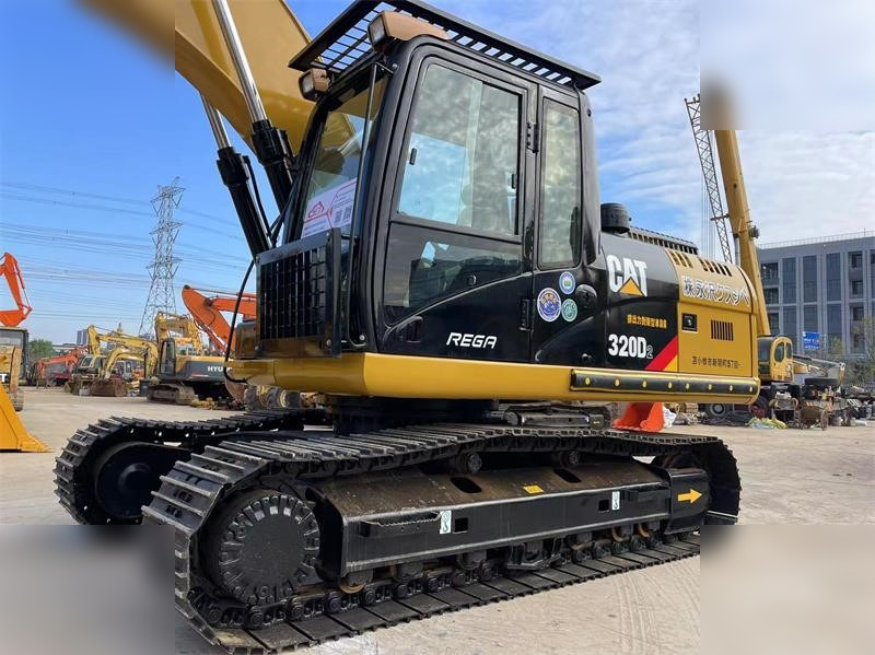 CATERPILLAR 320D2 - Pelle sur chenille: photos 3 CATERPILLAR 320D2 - Pelle sur chenille: photos 3