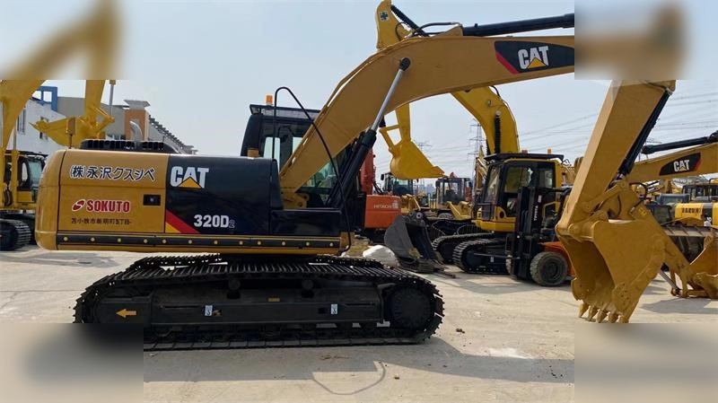 CATERPILLAR 320D2 - Pelle sur chenille: photos 1 CATERPILLAR 320D2 - Pelle sur chenille: photos 1
