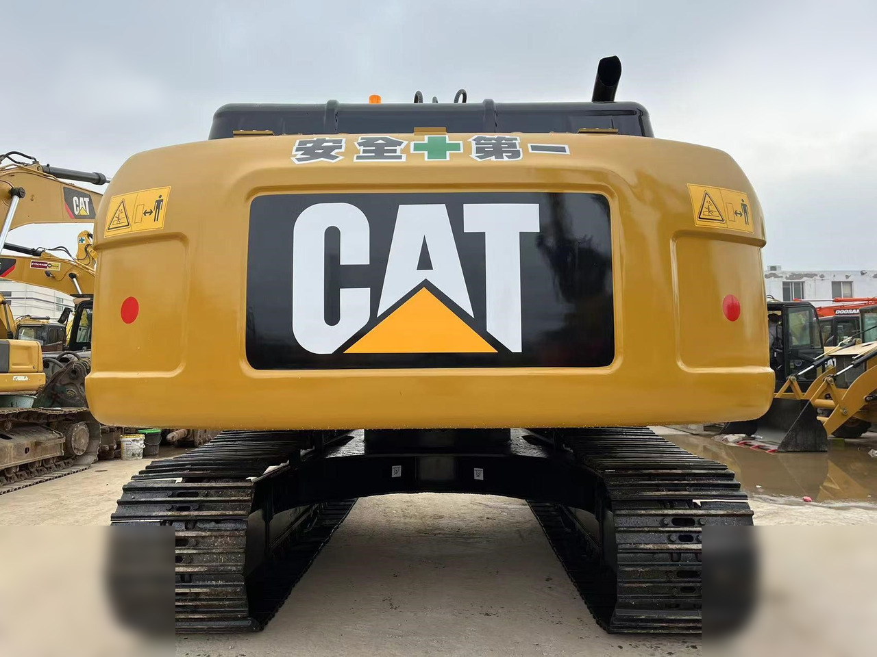 CATERPILLAR 320D2 - Pelle sur chenille: photos 4 CATERPILLAR 320D2 - Pelle sur chenille: photos 4