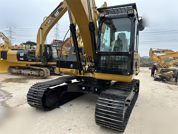 CATERPILLAR 320D2 - Pelle sur chenille: photos 5 CATERPILLAR 320D2 - Pelle sur chenille: photos 5