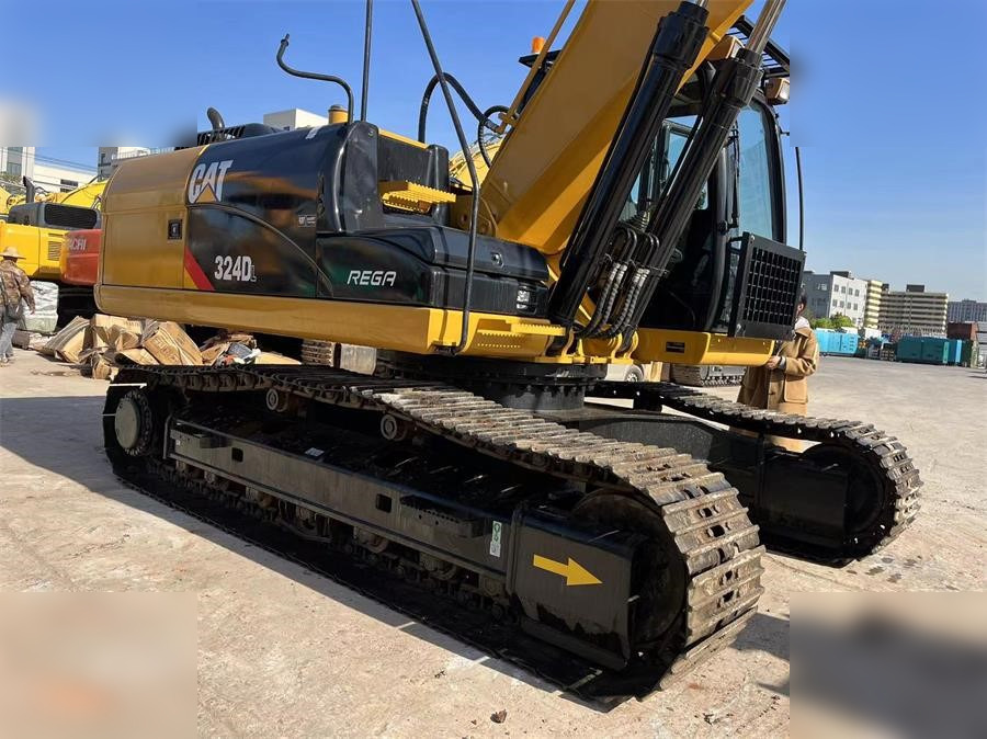 CATERPILLAR 324DL - Pelle sur chenille: photos 3 CATERPILLAR 324DL - Pelle sur chenille: photos 3