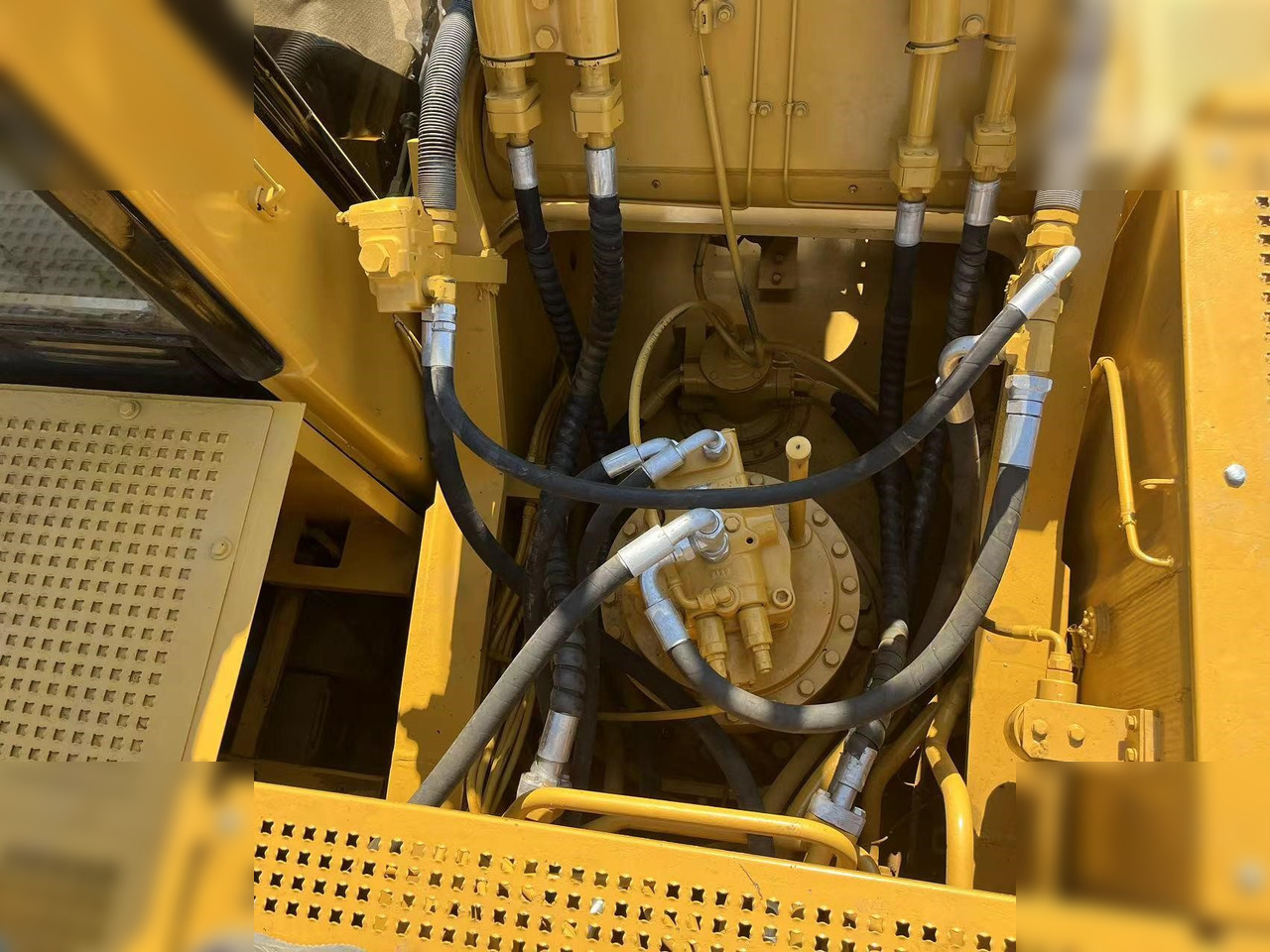 CATERPILLAR 330BL - Pelle sur chenille: photos 5 CATERPILLAR 330BL - Pelle sur chenille: photos 5