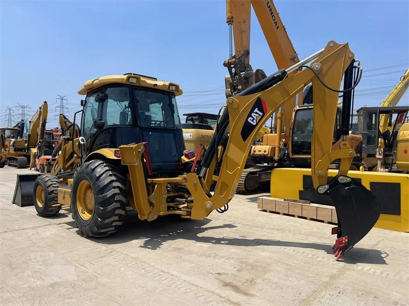 CATERPILLAR 420F - Tractopelle: photos 3 CATERPILLAR 420F - Tractopelle: photos 3