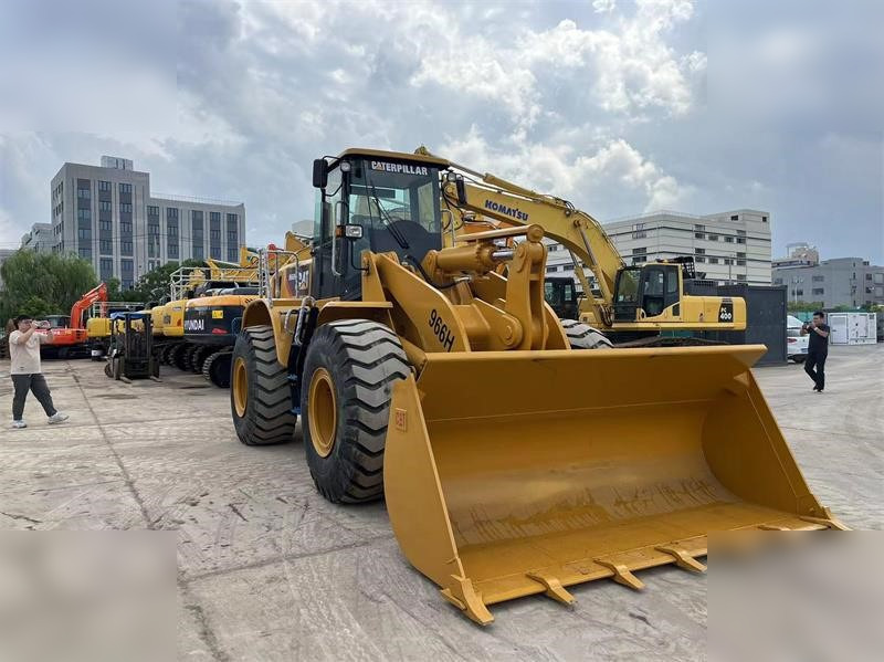 CATERPILLAR 966H - Chargeuse sur pneus: photos 3 CATERPILLAR 966H - Chargeuse sur pneus: photos 3