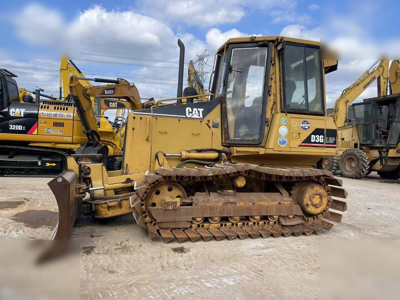 CATERPILLAR D3G - Bulldozer: photos 1 CATERPILLAR D3G - Bulldozer: photos 1