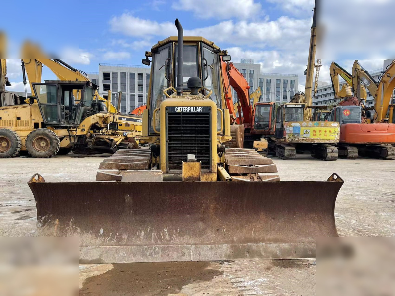 CATERPILLAR D3G - Bulldozer: photos 3 CATERPILLAR D3G - Bulldozer: photos 3