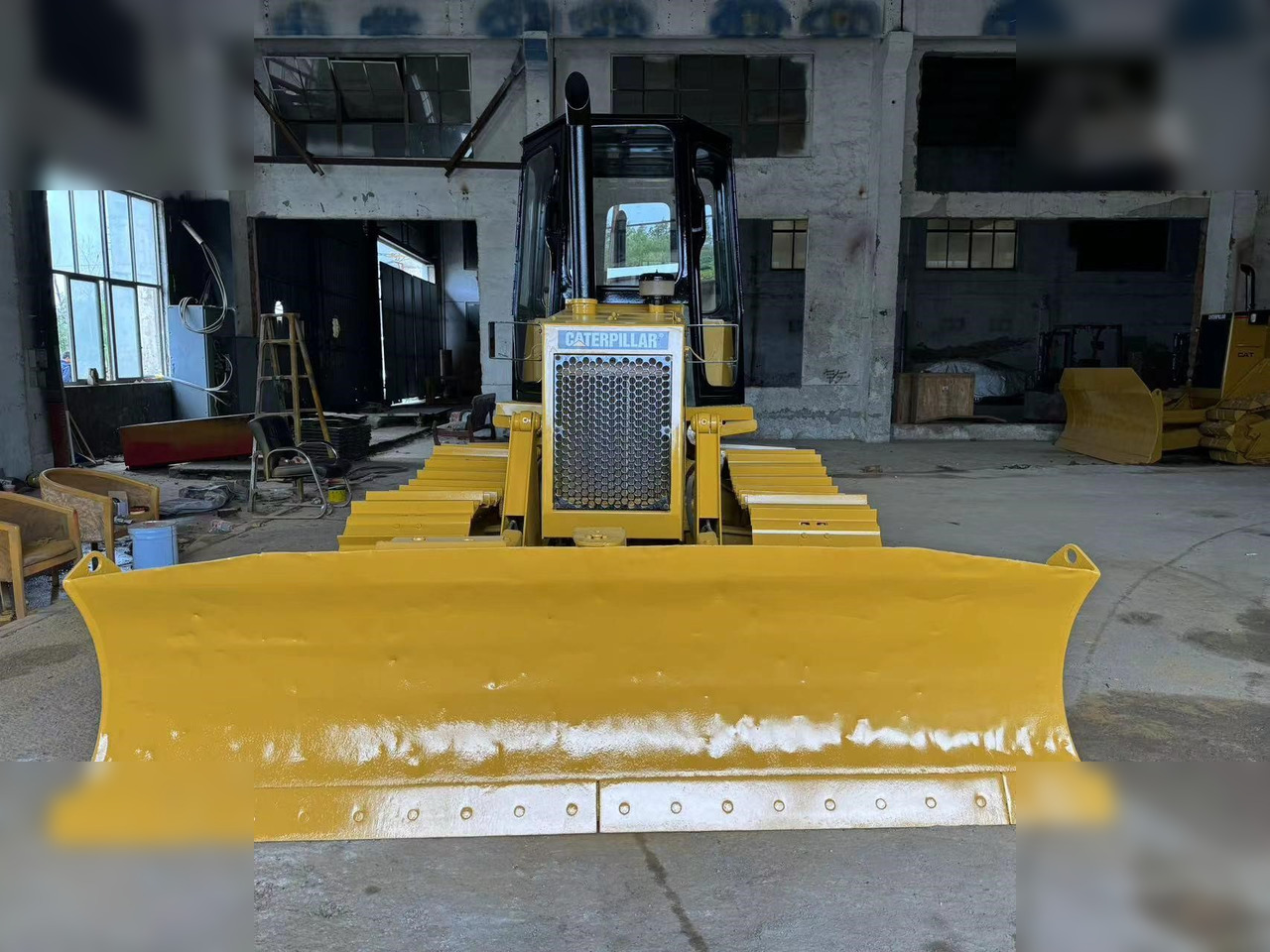 CATERPILLAR D4C - Bulldozer: photos 2 CATERPILLAR D4C - Bulldozer: photos 2