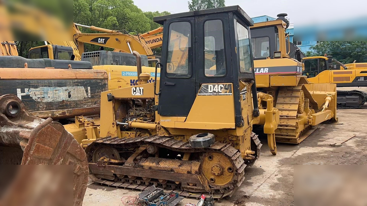 CATERPILLAR D4C - Bulldozer: photos 5 CATERPILLAR D4C - Bulldozer: photos 5