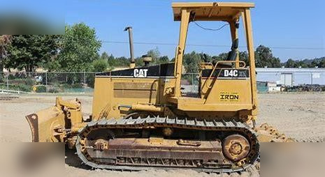 CATERPILLAR D4C - Bulldozer: photos 1 CATERPILLAR D4C - Bulldozer: photos 1
